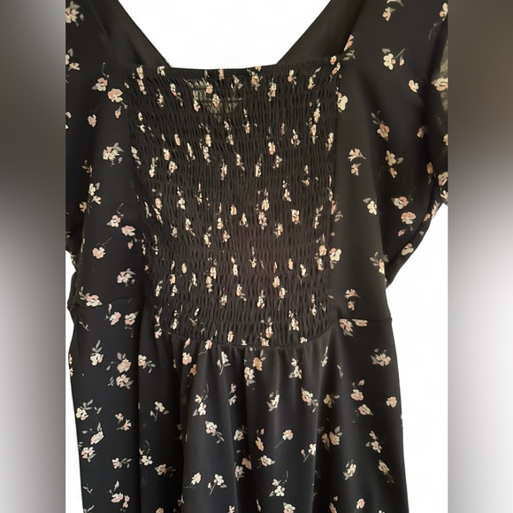 ✨ Hollister Black Floral Ruched Mini Dress Sheer Sleeves Smocked Back Size L - Picture 5 of 8